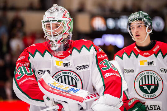 Frölundas målvakt Tobias Normann deppar