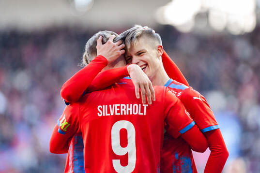 Helsingborgs Taylor Silverholt och Adrian Svanbäck jublar