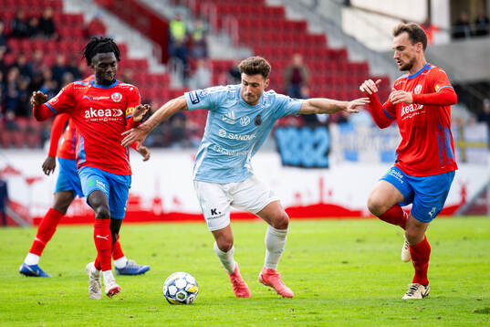 Helsingborgs Benjamin Acquah och Adam Hellborg mot Gefles
