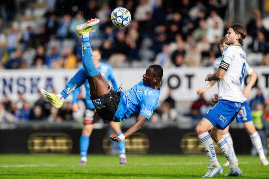 Halmstads Yannick Agnero och IFK Norrköpings Arnor