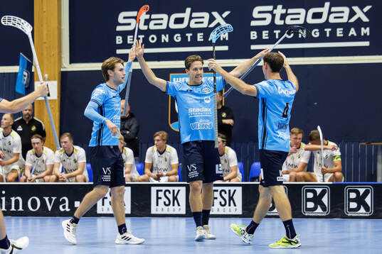 Warbergs spelare jublar med Max Källerteg