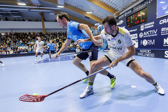 Warbergs Morics Krumins och AIKs Axel Larson