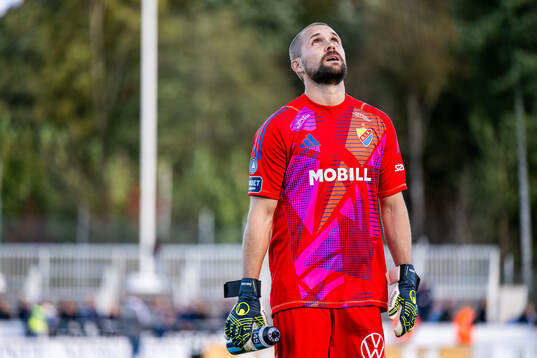 Djurgårdens målvakt Oscar Jansson deppar