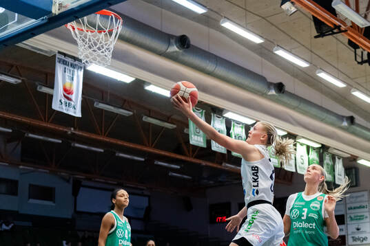 Luleås Emma Lundgren och Södertäljes Svea Rolander