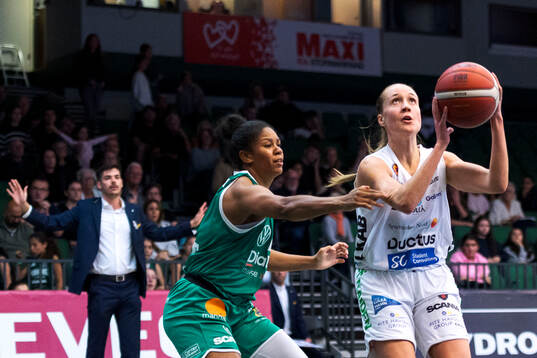 Södertäljes Dara Taylor och Luleås Sofia Persson