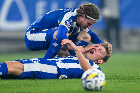 IFK Göteborgs Laurs Skjellerup har ont