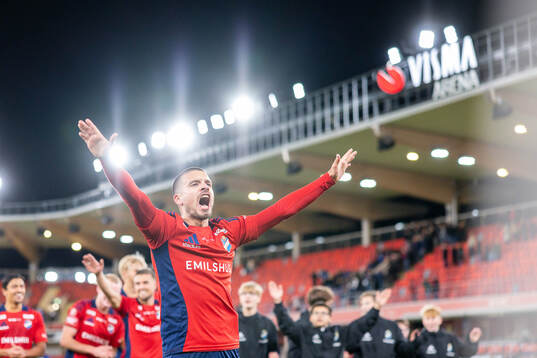 Bläddra bland fler bilder av Fotboll, Superettan, Öster - Utsikten