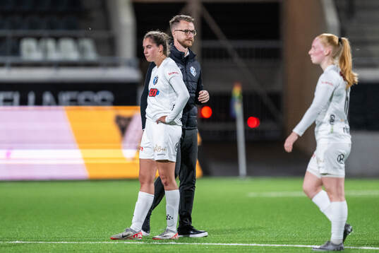 Växjö DFFs Bryndis Arna Nielsdottir och tränare Olof