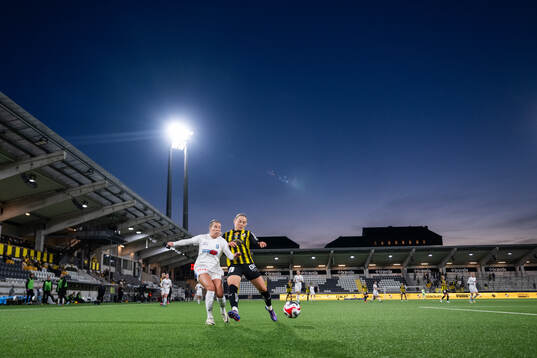 Växjö DFFs Mimmi Nurmela och Häckens Paulina Nyström