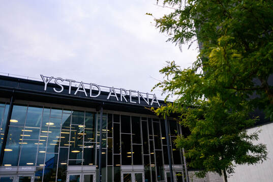 Exteriör av Ystad Arena