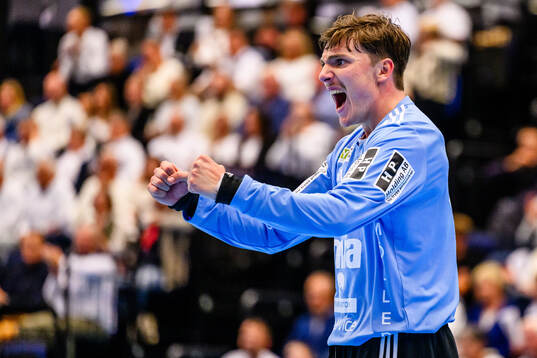 Ystad IFs målvakt Erik Hvenfelt jublar