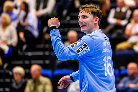 Ystad IFs målvakt Erik Hvenfelt jublar