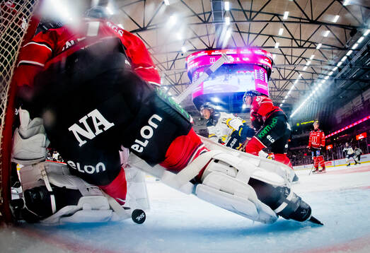 0-1 pucken går in bakom Örebros målvakt Jhonas Enroth