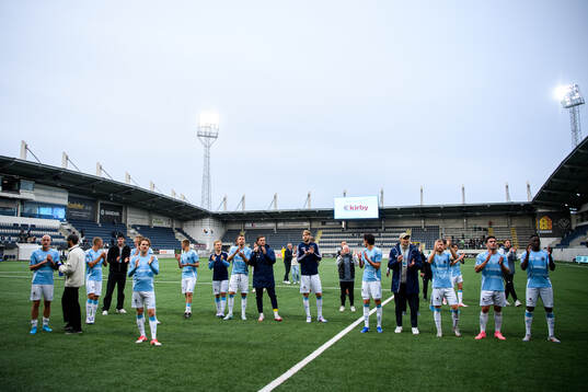 Gefles spelare jublar