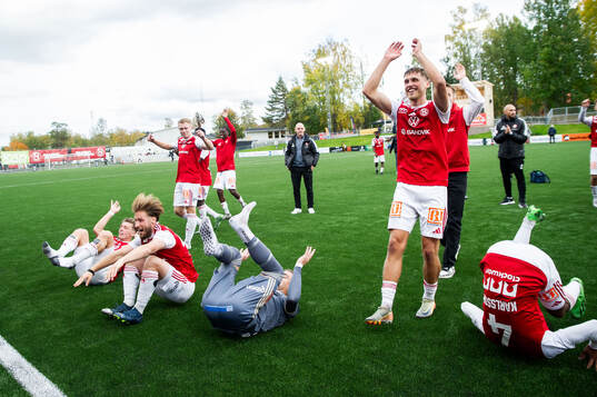 Sandvikens spelare jublar