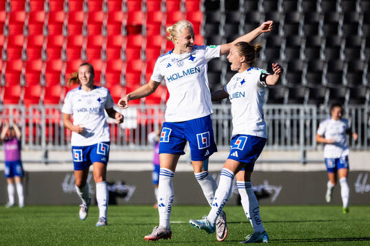 IFK Norrköpings Wilma Leidhammar jublar med Fanny Andersson