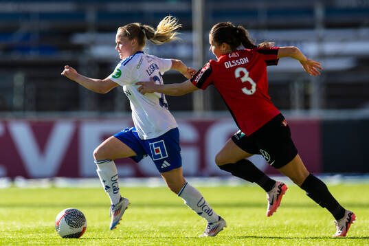 IFK Norrköpings Dana Leskinen jagas av Brommapojkarnas