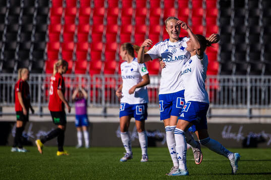 IFK Norrköpings Wilma Leidhammar (v) gör 0-1 och