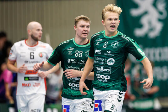 Varbergs Simon Brodow och Valter Warborn jublar