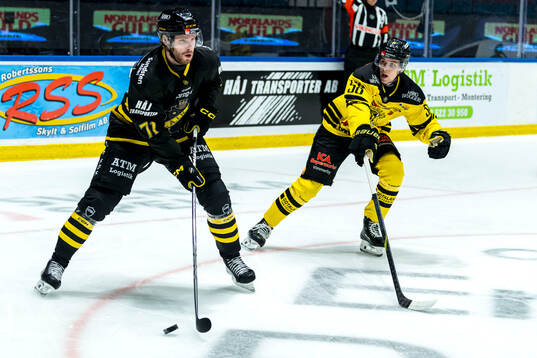 AIKs Lukas Zetterberg och Vimmerbys Oskar Hassel
