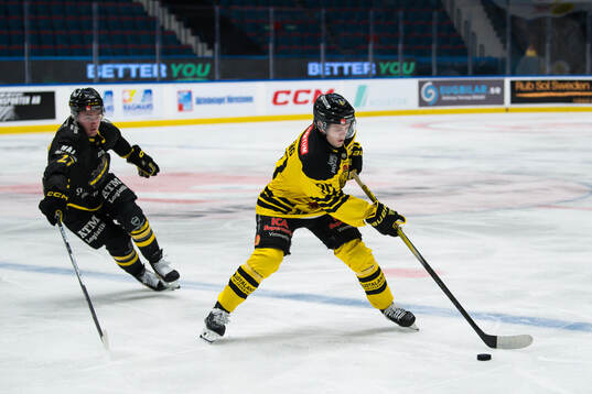 AIKs Christoffer Björk och Vimmerbys Jesper Broeng