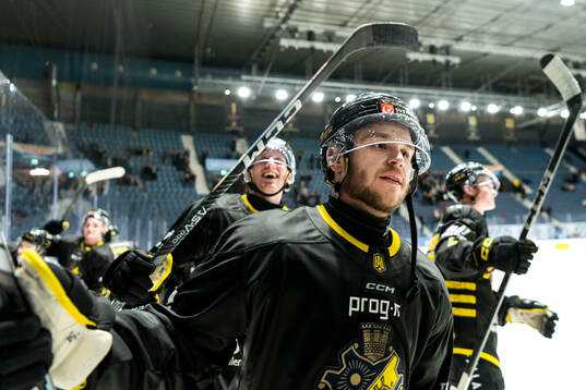 AIKs spelare jublar