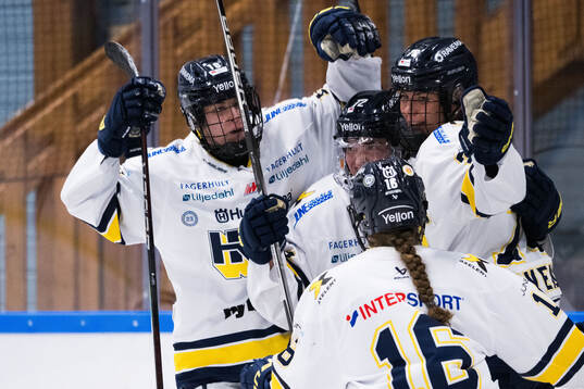 HV71s Elin Svensson jublar