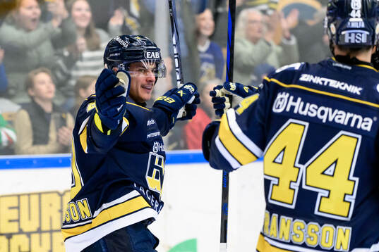HV71s Andre Petersson jublar