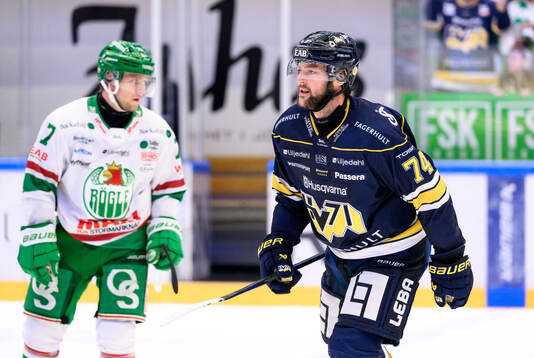 Rögles Jesper Pettersson deppar och HV71s Sean Day jublar