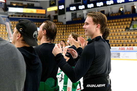 Rögles Felix Nilsson tackar publiken