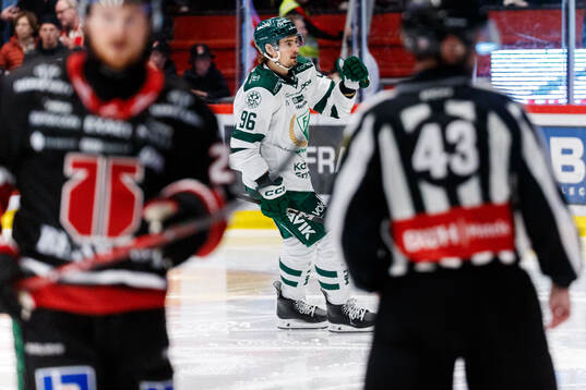 Färjestads David Tomasek jublar