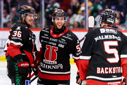 Örebros Emil Larsson jublar
