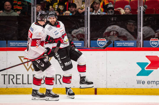 Malmö Redhawks Lassi Thomson och Robin Hanzl jublar