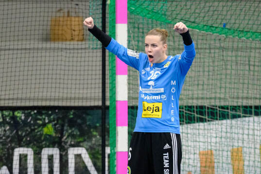 Ystads IFs målvakt Hanne Ramsøskar Sagvold jublar