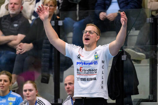 Ystads IFs tränare Konrad Rasmussen reagerar