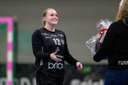 Önnereds målvakt Maja Wahlgren jublar