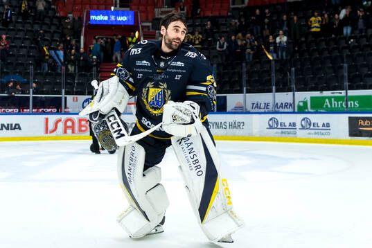Södertäljes målvakt Frans Tuohimaa jublar