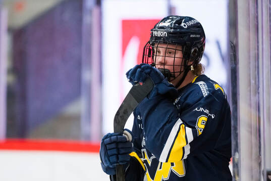 HV71s Jenna Raunio deppar