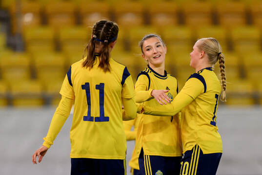 Rona Krasniqi of Sweden celebrate the 8-0 goal with