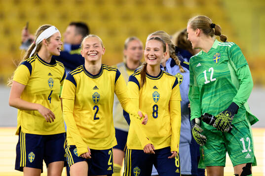 Sally Nylén and Fanny Peterson of Sweden celebrate