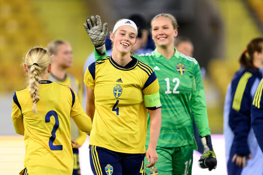 Roos Huitzing of Sweden celebrates