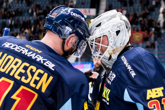 Djurgårdens Patrick Thoresen och målvakt Viktor Andrén