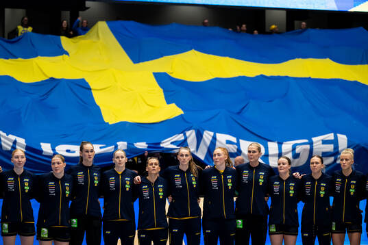 Tyra Axnér, Nina Dano, goalkeeper Evelina Eriksson, Emma