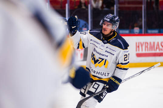 HV71s Andre Petersson jublar