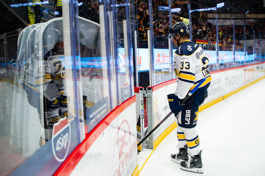 HV71s Måns Lindbäck deppar