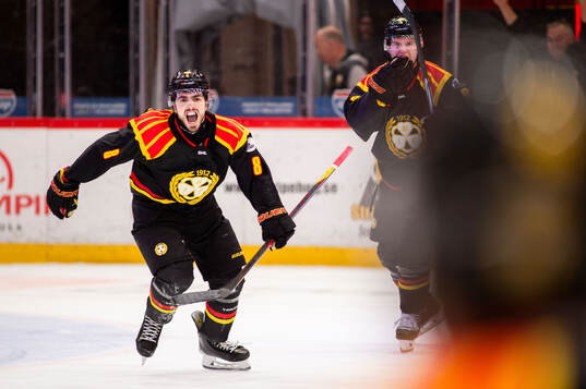 Brynäs Bobby Trivigno jublar