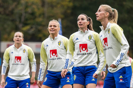 Magdalena Eriksson, Fridolina Rolfö, Kosovare Asllani and
