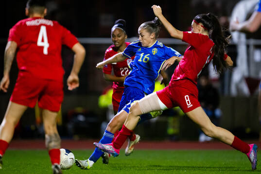 Filippa Angeldahl of Sweden and Edina Kocan of Luxembourg