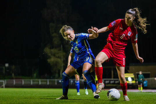 Johanna Rytting Kaneryd of Sweden and Edina Kocan of