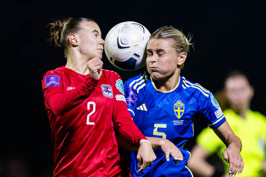 Barbara Serra of Luxembourg and Amanda Nildén of Sweden